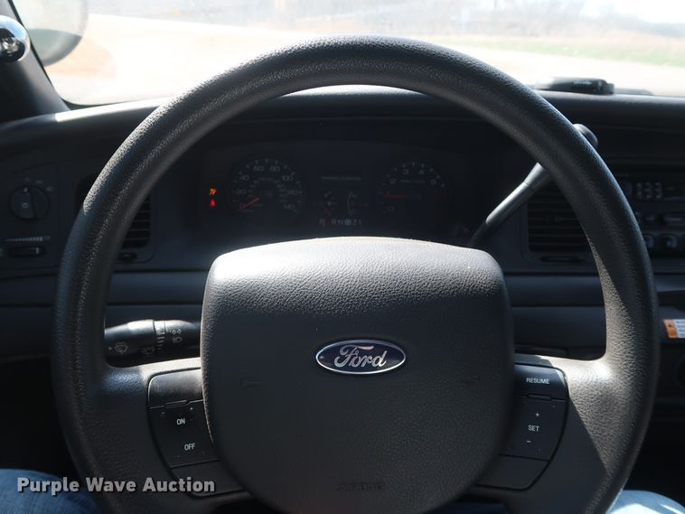 image for item GD9996 2006 Ford Crown Victoria Police Interceptor