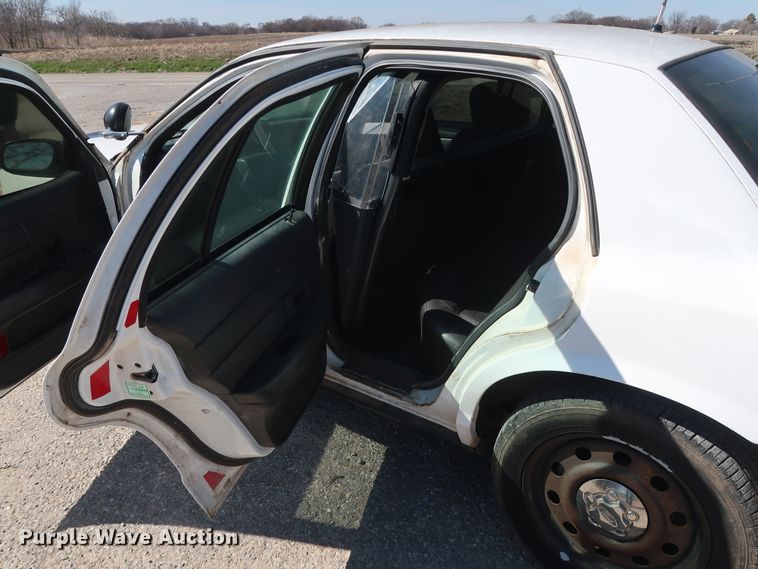 image for item GD9996 2006 Ford Crown Victoria Police Interceptor