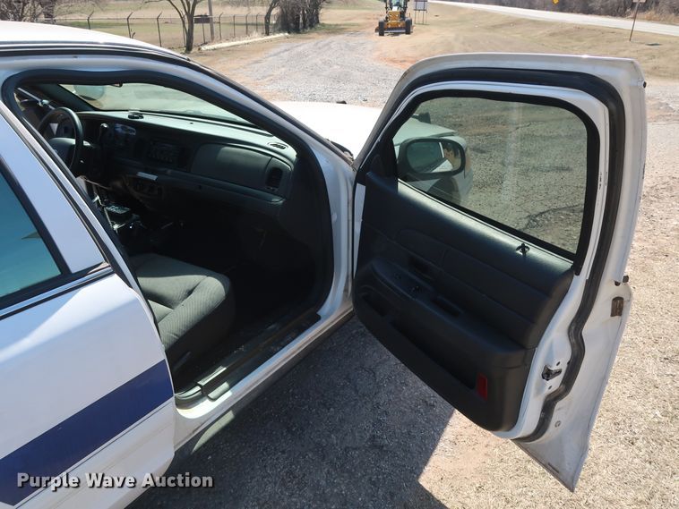 image for item GD9996 2006 Ford Crown Victoria Police Interceptor