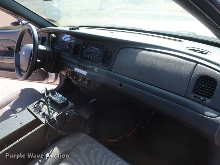 image for item GD9996 2006 Ford Crown Victoria Police Interceptor
