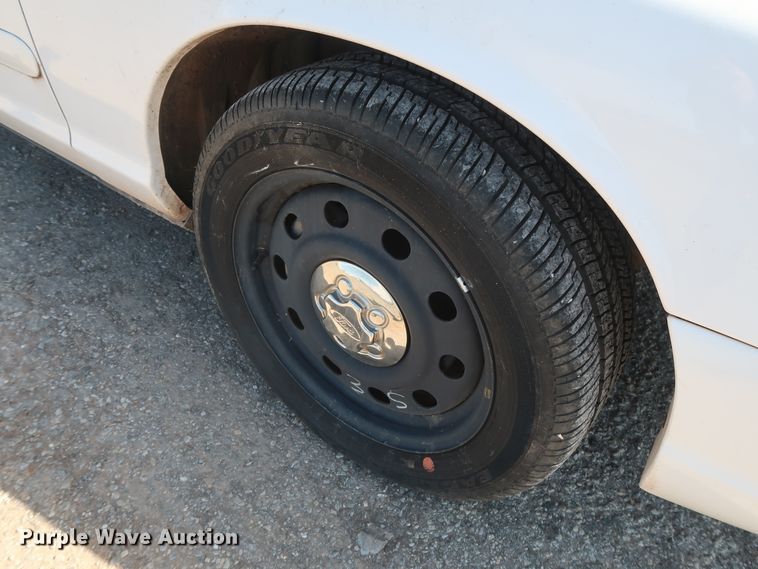 image for item GD9996 2006 Ford Crown Victoria Police Interceptor