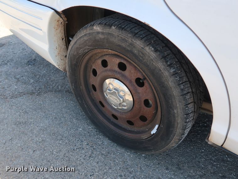 image for item GD9996 2006 Ford Crown Victoria Police Interceptor