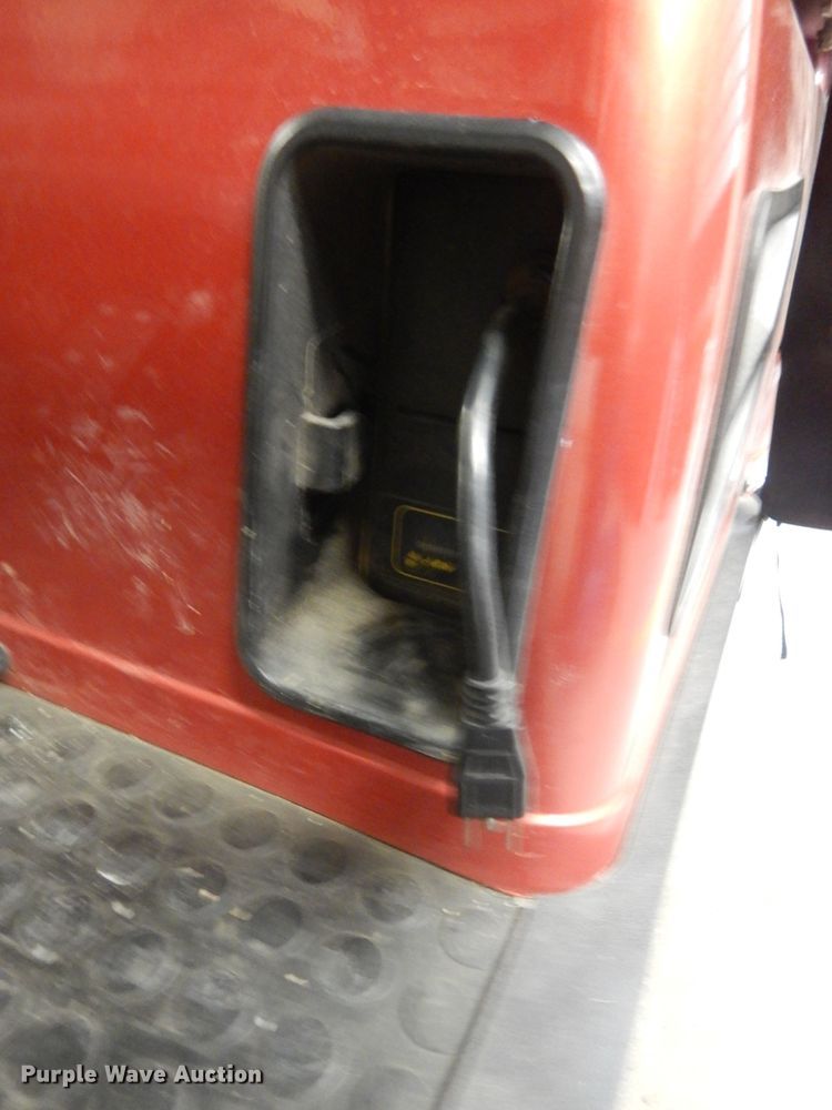 image for item GE9205 2009 Tomberlin golf cart