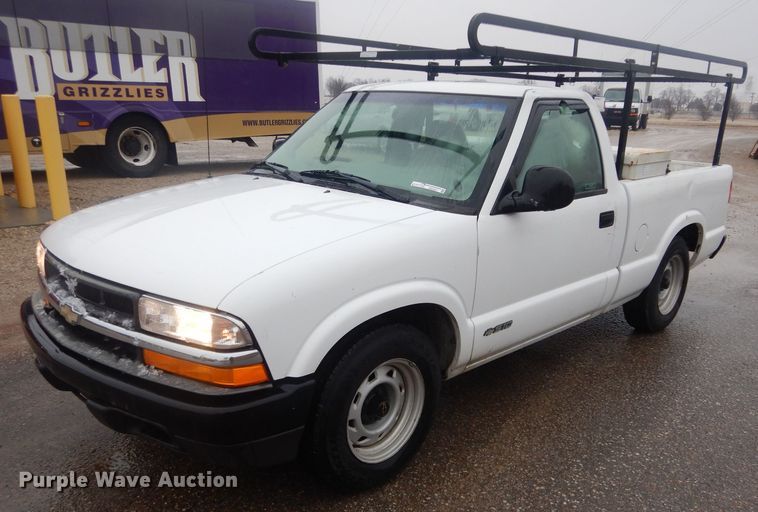 image for item GE9207 1998 Chevrolet S10 pickup truck