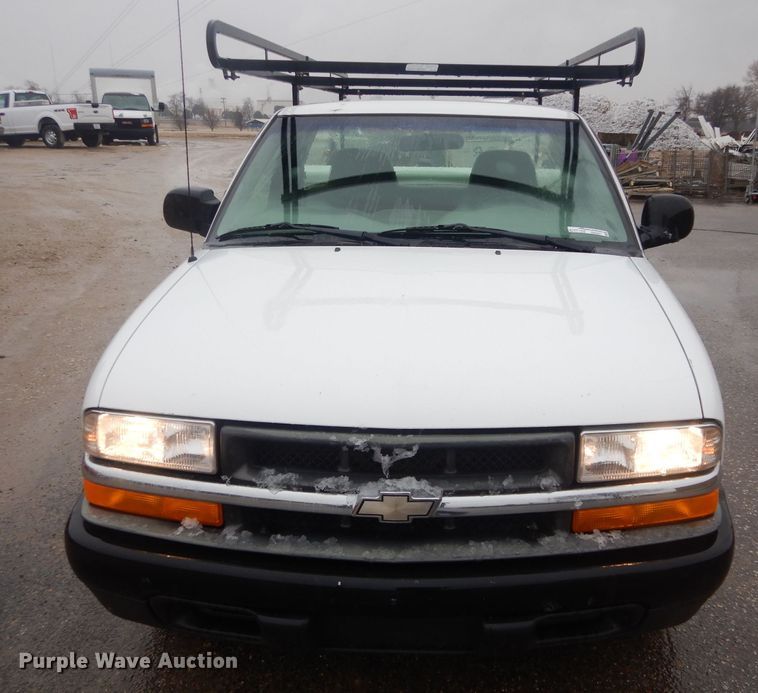 image for item GE9207 1998 Chevrolet S10 pickup truck