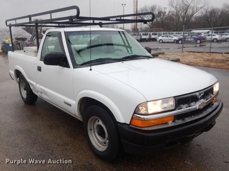 image for item GE9207 1998 Chevrolet S10 pickup truck