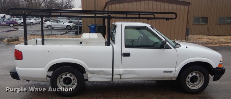 image for item GE9207 1998 Chevrolet S10 pickup truck