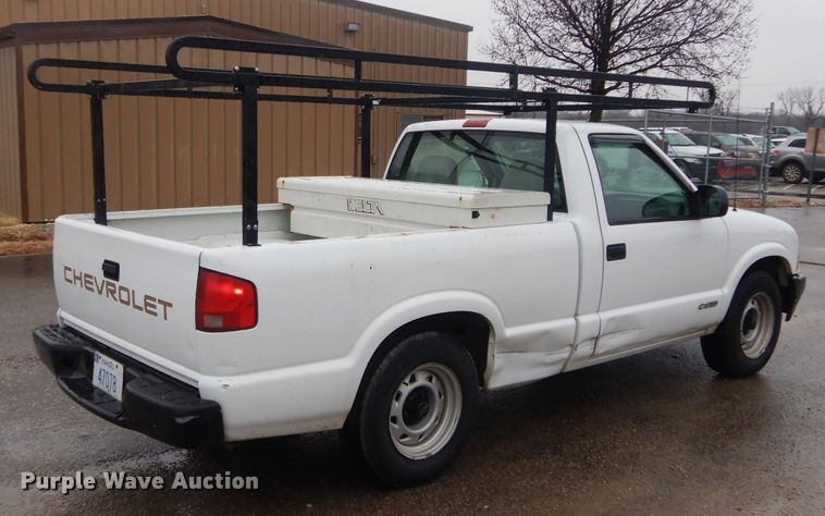 image for item GE9207 1998 Chevrolet S10 pickup truck