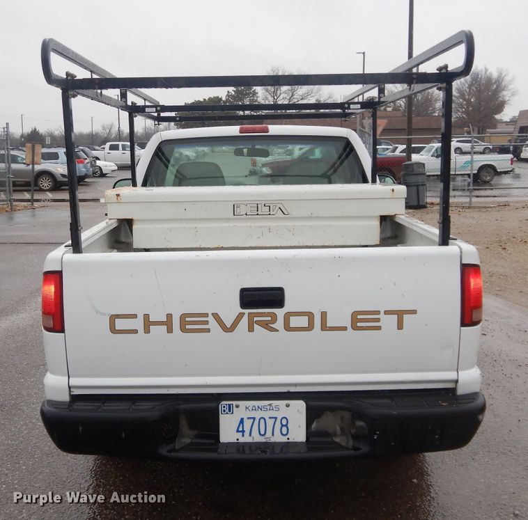 image for item GE9207 1998 Chevrolet S10 pickup truck