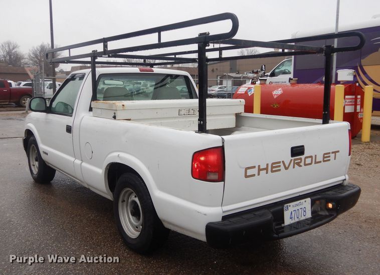 image for item GE9207 1998 Chevrolet S10 pickup truck