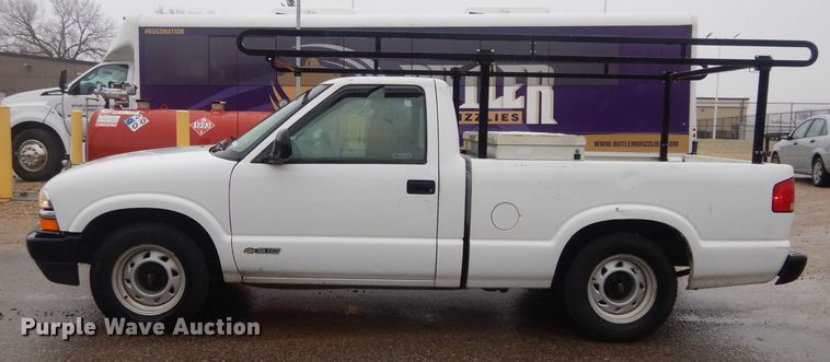 image for item GE9207 1998 Chevrolet S10 pickup truck