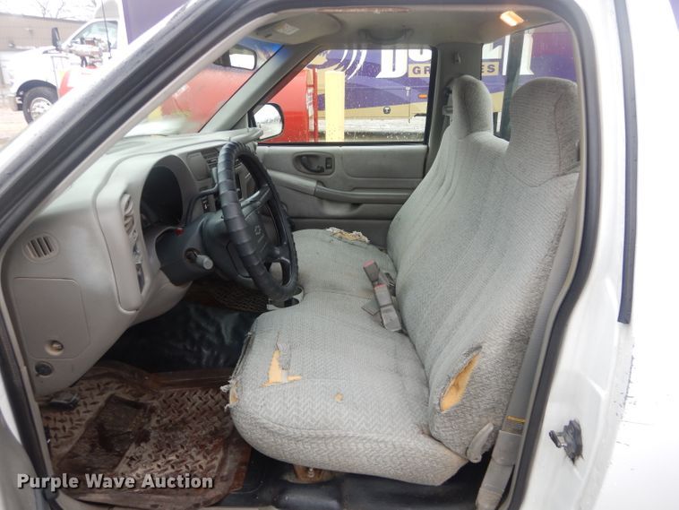 image for item GE9207 1998 Chevrolet S10 pickup truck