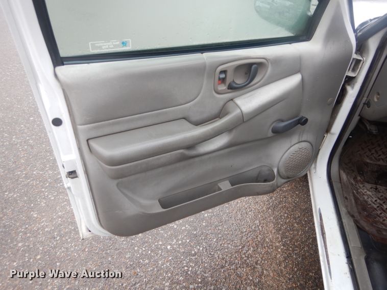 image for item GE9207 1998 Chevrolet S10 pickup truck