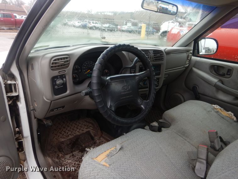 image for item GE9207 1998 Chevrolet S10 pickup truck