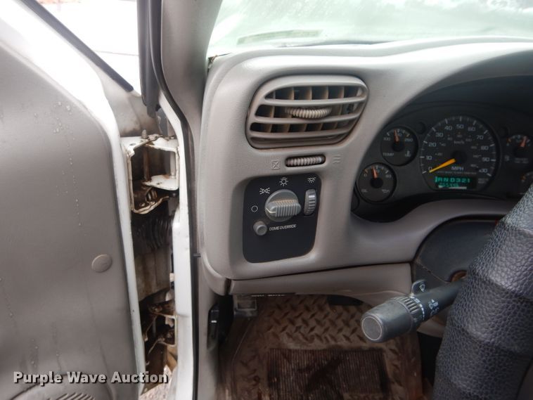 image for item GE9207 1998 Chevrolet S10 pickup truck