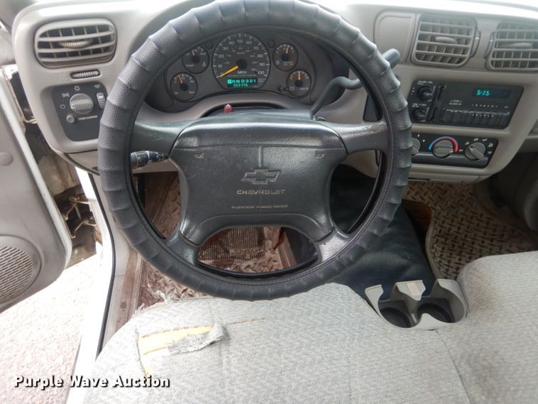 image for item GE9207 1998 Chevrolet S10 pickup truck