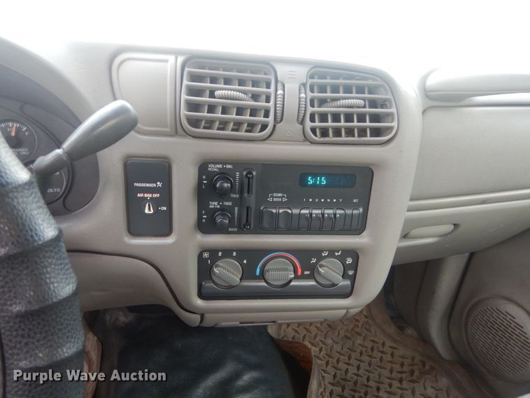 image for item GE9207 1998 Chevrolet S10 pickup truck