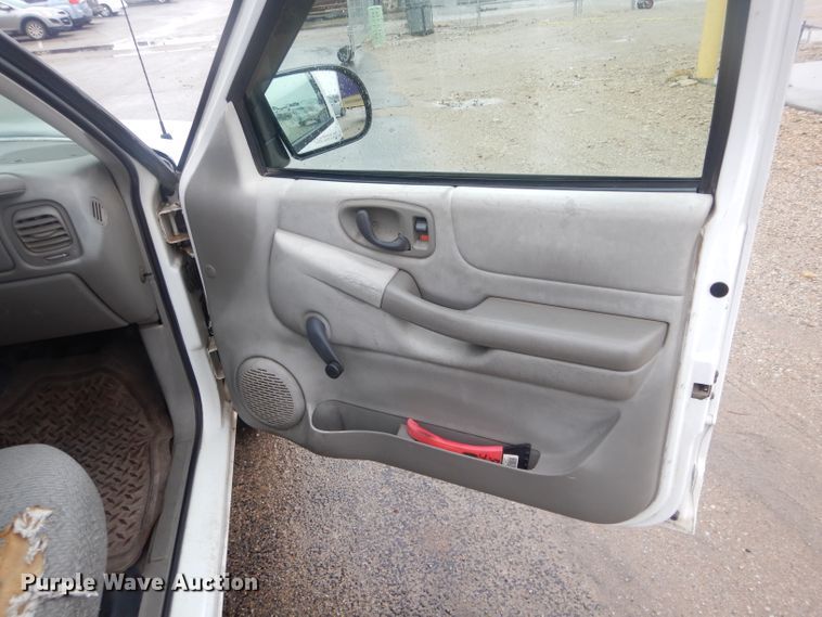 image for item GE9207 1998 Chevrolet S10 pickup truck