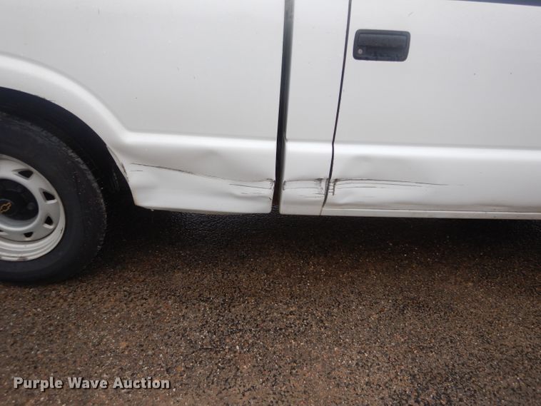 image for item GE9207 1998 Chevrolet S10 pickup truck