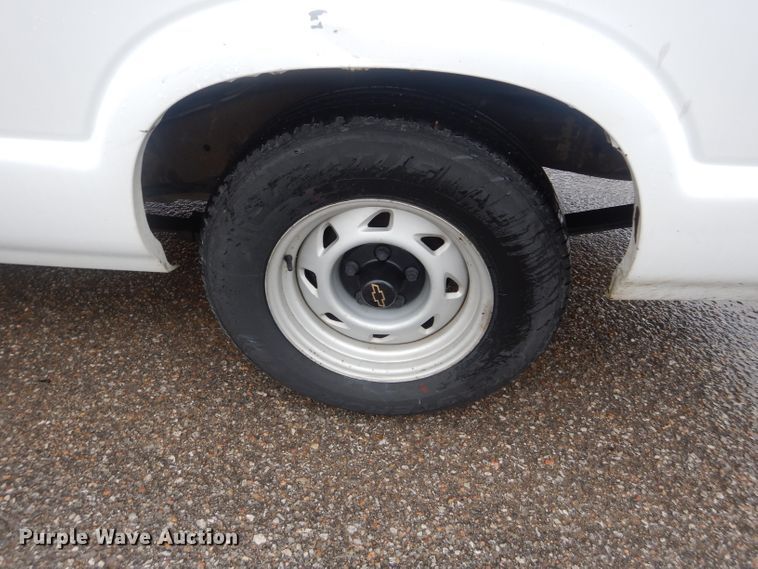image for item GE9207 1998 Chevrolet S10 pickup truck
