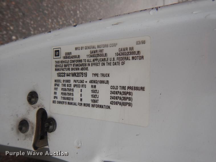 image for item GE9207 1998 Chevrolet S10 pickup truck