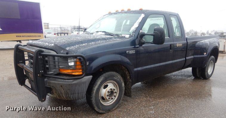 image for item GE9208 2000 Ford F350 Super Duty SuperCab pickup truck