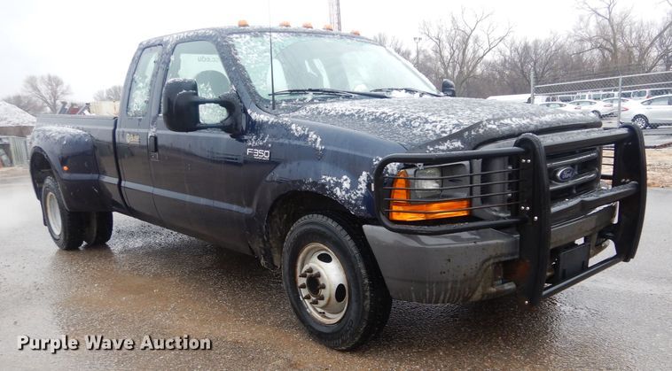 image for item GE9208 2000 Ford F350 Super Duty SuperCab pickup truck
