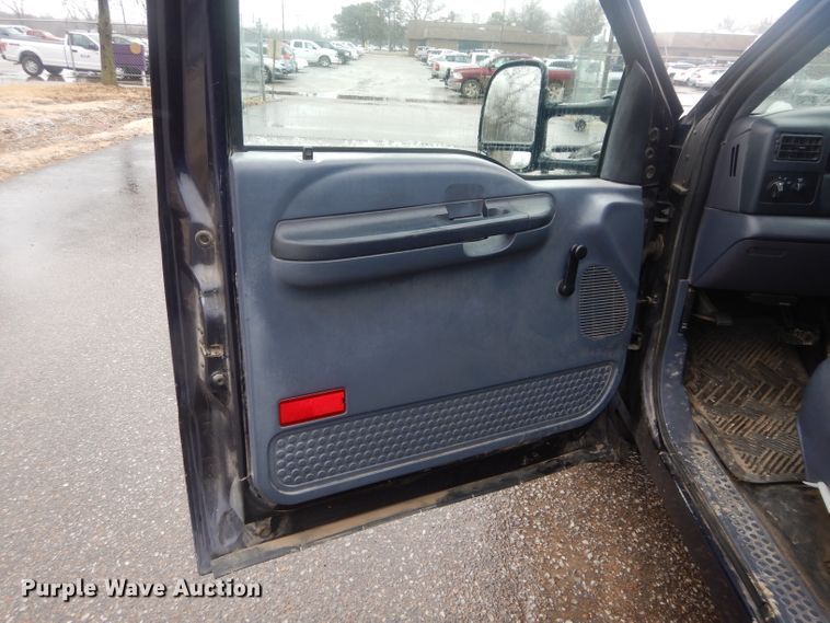 image for item GE9208 2000 Ford F350 Super Duty SuperCab pickup truck