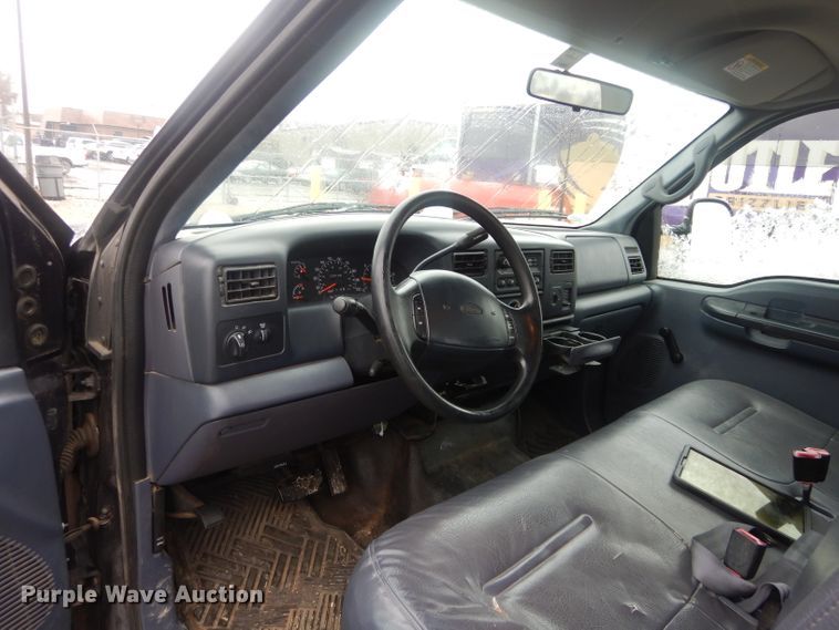 image for item GE9208 2000 Ford F350 Super Duty SuperCab pickup truck