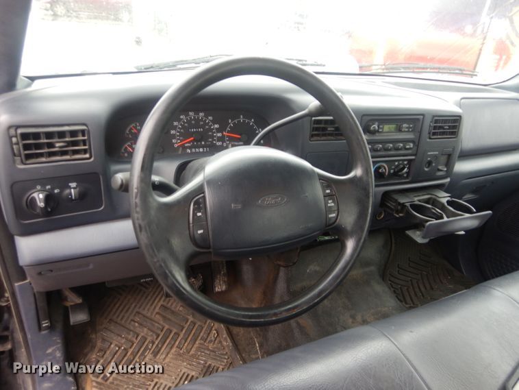 image for item GE9208 2000 Ford F350 Super Duty SuperCab pickup truck