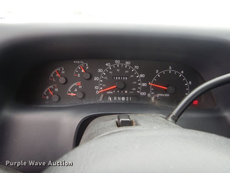 image for item GE9208 2000 Ford F350 Super Duty SuperCab pickup truck