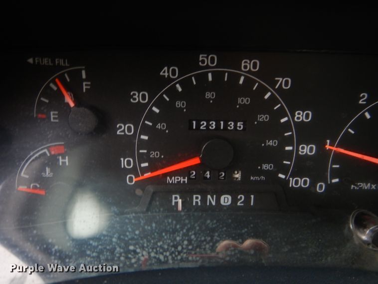 image for item GE9208 2000 Ford F350 Super Duty SuperCab pickup truck