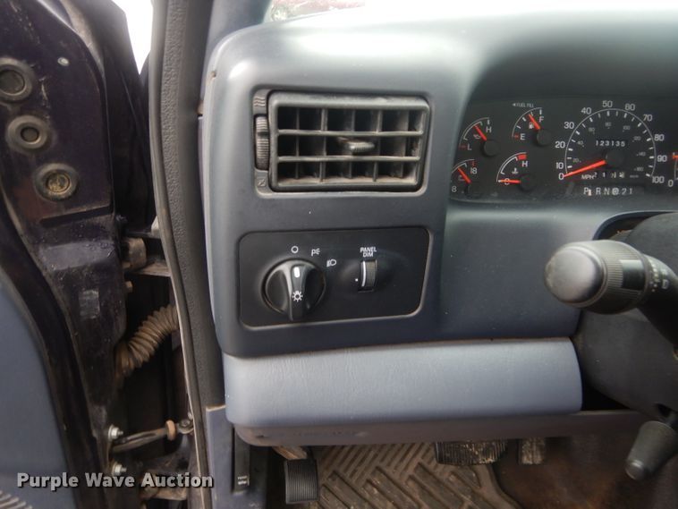 image for item GE9208 2000 Ford F350 Super Duty SuperCab pickup truck