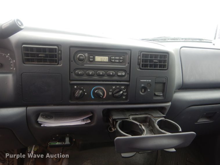 image for item GE9208 2000 Ford F350 Super Duty SuperCab pickup truck