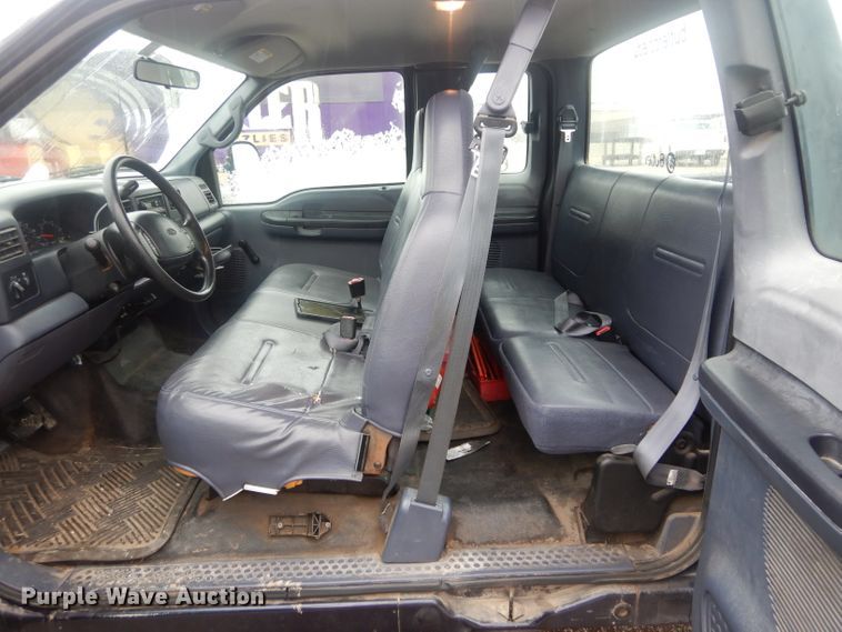 image for item GE9208 2000 Ford F350 Super Duty SuperCab pickup truck