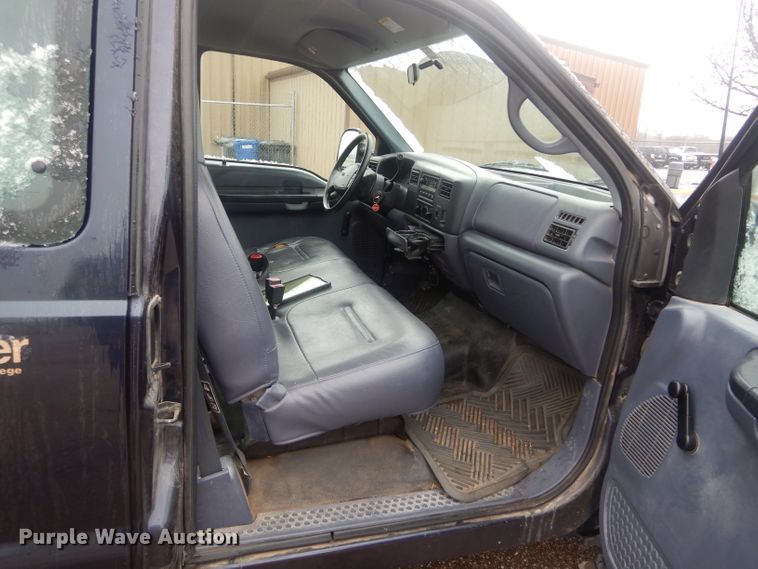 image for item GE9208 2000 Ford F350 Super Duty SuperCab pickup truck