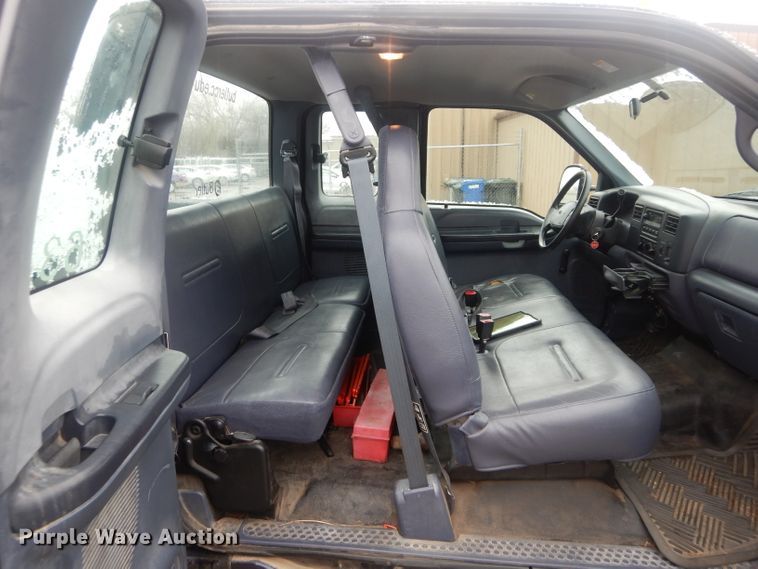 image for item GE9208 2000 Ford F350 Super Duty SuperCab pickup truck