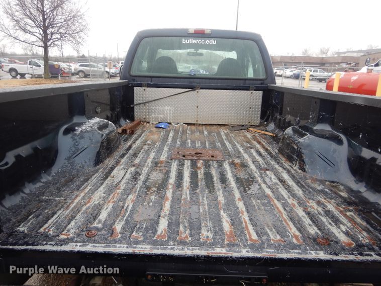 image for item GE9208 2000 Ford F350 Super Duty SuperCab pickup truck