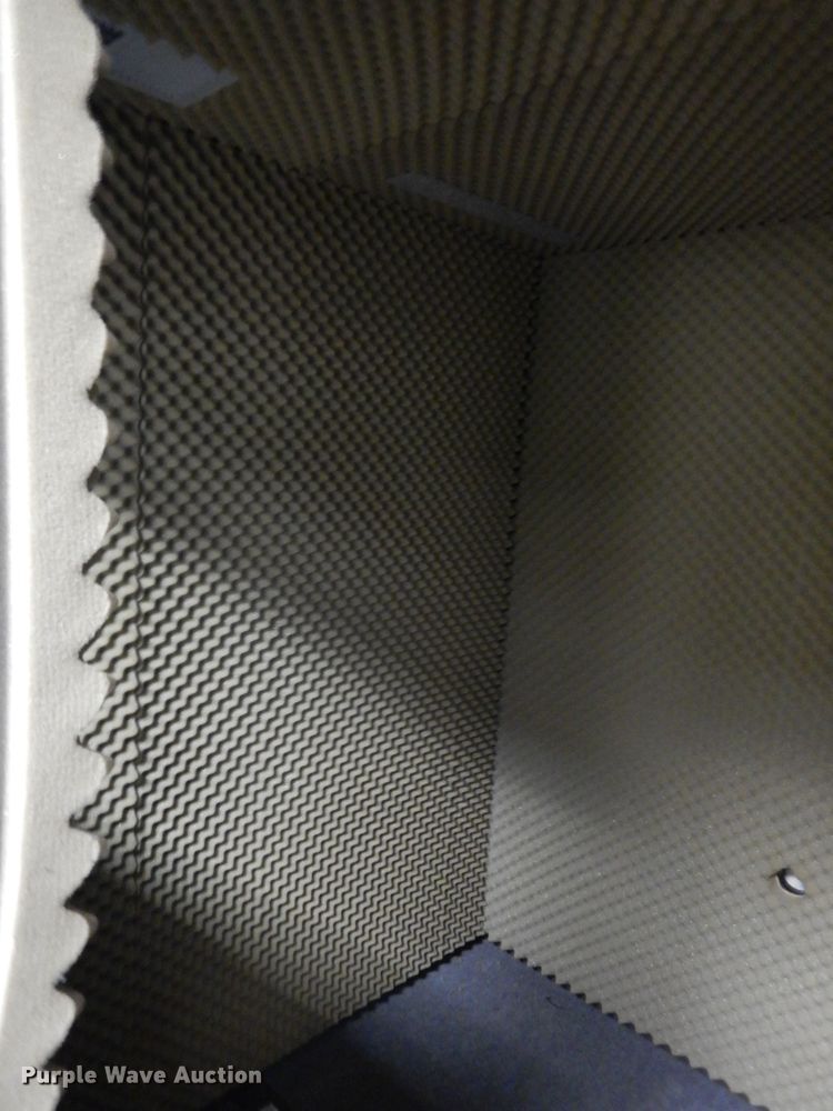 image for item GE9212 Gretch-kin sound booth