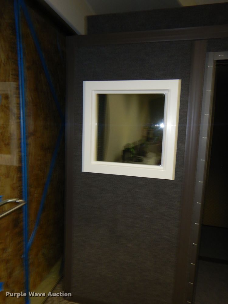 image for item GE9212 Gretch-kin sound booth