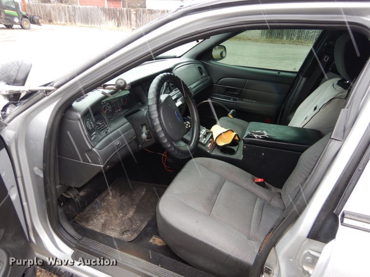 image for item GE9236 2011 Ford Crown Victoria Police Interceptor