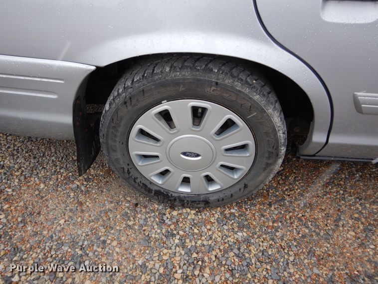 image for item GE9236 2011 Ford Crown Victoria Police Interceptor