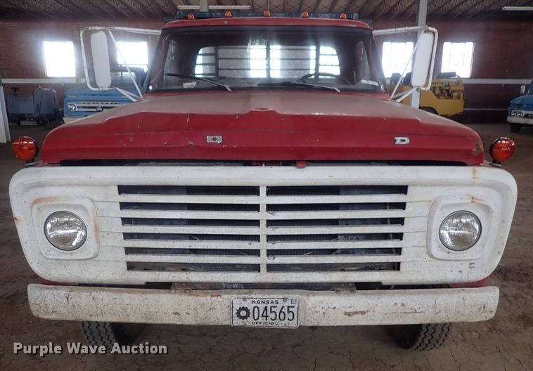 image for item GF9730 1969 Ford F600 grain truck