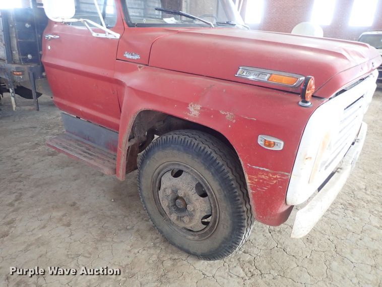 image for item GF9730 1969 Ford F600 grain truck