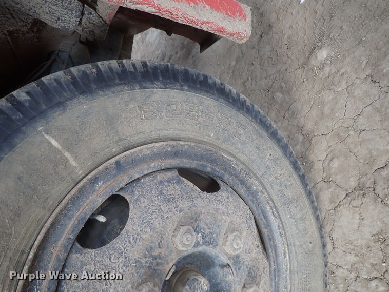 image for item GF9730 1969 Ford F600 grain truck