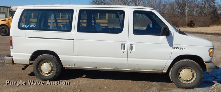 image for item GG9626 1994 Ford Club Wagon van