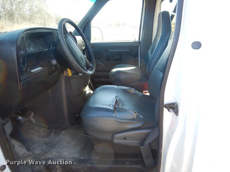 image for item GG9626 1994 Ford Club Wagon van