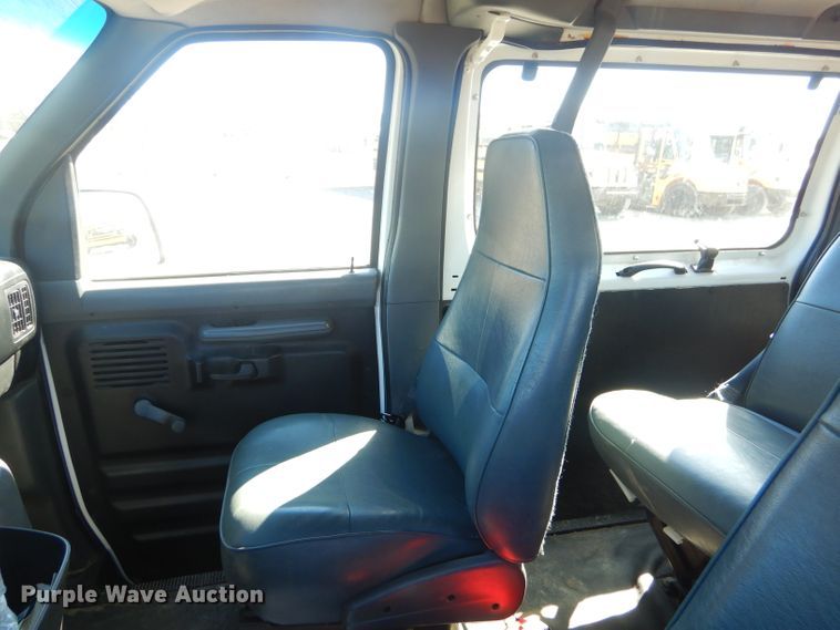 image for item GG9626 1994 Ford Club Wagon van