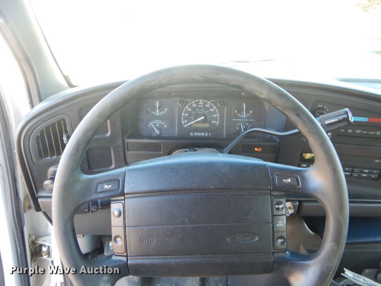 image for item GG9626 1994 Ford Club Wagon van