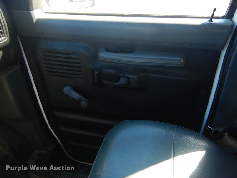 image for item GG9626 1994 Ford Club Wagon van